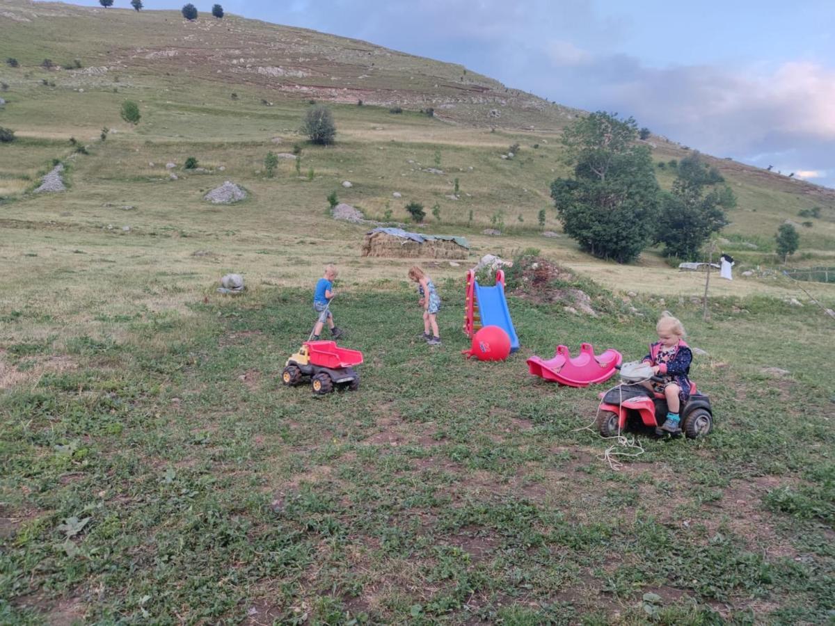 Na Krovu Svijeta Gornji Lukomir Exteriör bild
